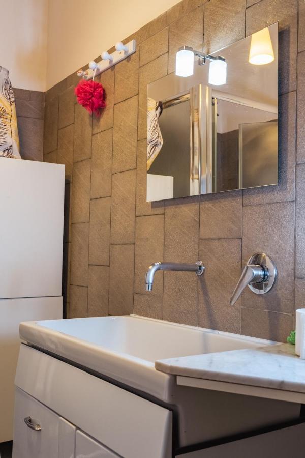 Appartamento In Pieno Centro Storico Con Terrazzo “O'Vicariello” Naples Extérieur photo