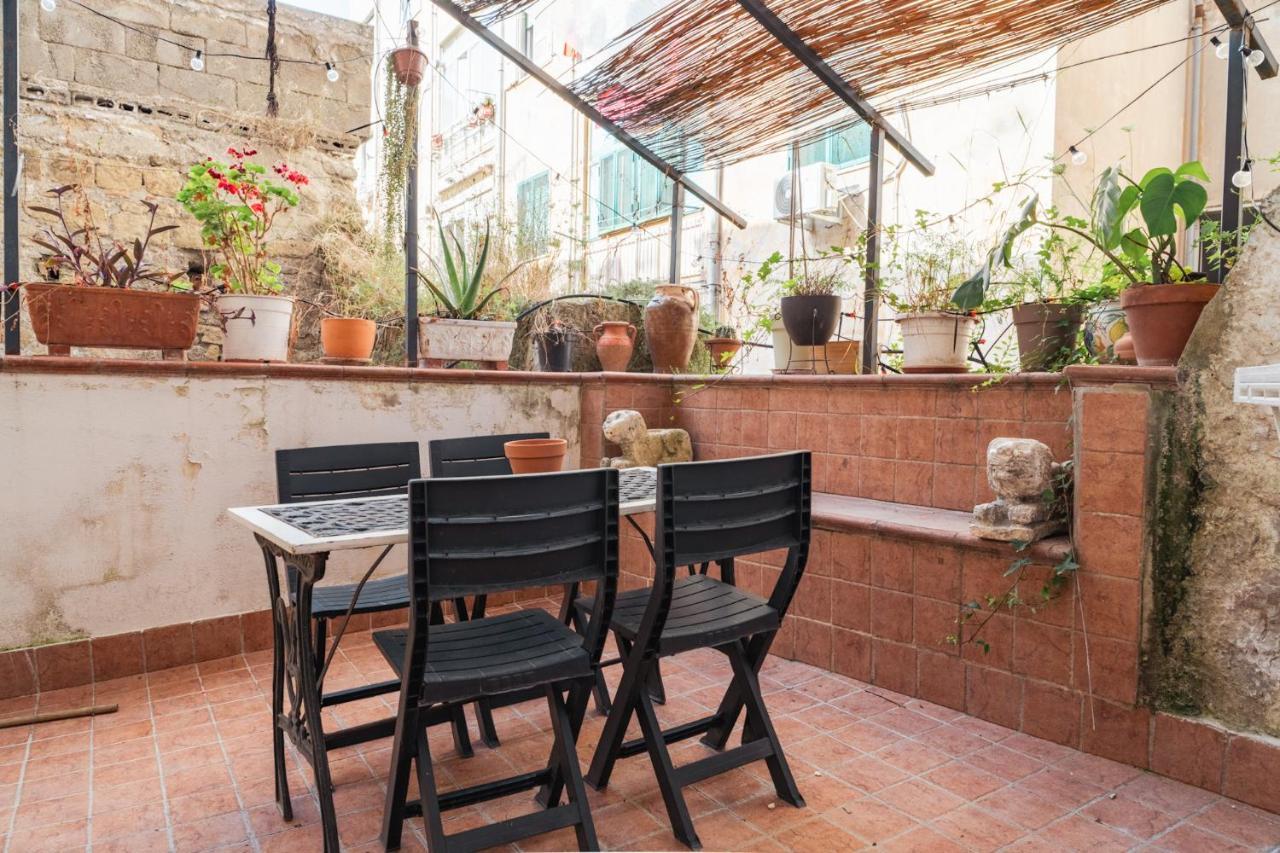 Appartamento In Pieno Centro Storico Con Terrazzo “O'Vicariello” Naples Extérieur photo